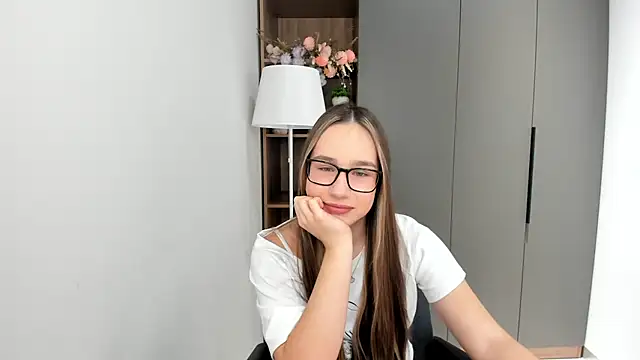 Snapshot of ZitaCring chatting on November 2025 04:49:02 AM ZitaCring online show from November 2025 04:49:02 AM