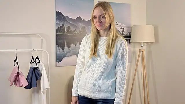 Snapshot of ToshiaPotvin chatting on November 2025 08:29:02 AM ToshiaPotvin online show from November 2025 08:29:02 AM