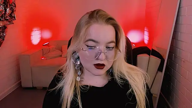 Snapshot of EllaPower chatting on November 2025 03:05:01 PM EllaPower online show from November 2025 03:05:01 PM