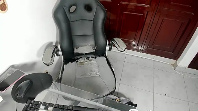 Snapshot of Hot_play18 chatting on January 2026 03:51:01 PM Hot play18 online show from January 2026 03:51:01 PM