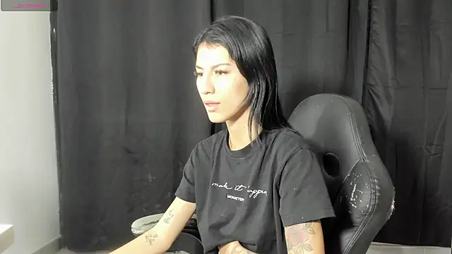 Hot play18 online show from April 2026 05:59:02 PM