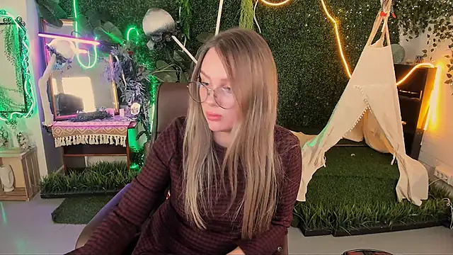 Snapshot of SandraLindsey chatting on November 2025 03:26:02 PM SandraLindsey online show from November 2025 03:26:02 PM