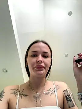 Snapshot of EmmyyMoore chatting on November 2025 05:11:02 AM EmmyyMoore online show from November 2025 05:11:02 AM