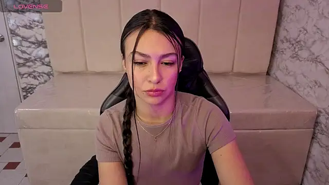 Maleja v  online show from December 2025 01:10:02 PM