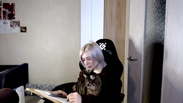 SophiaLur online show from December 2025 03:54:01 PM