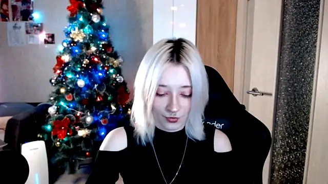 SophiaLur online show from January 2026 04:25:01 PM