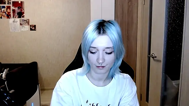 SophiaLur online show from November 2025 03:49:01 PM