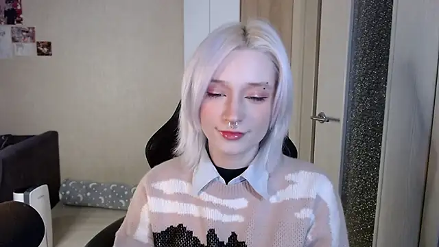 SophiaLur online show from December 2025 02:52:01 PM