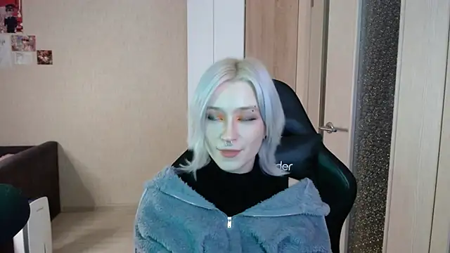 SophiaLur online show from November 2025 12:16:01 PM