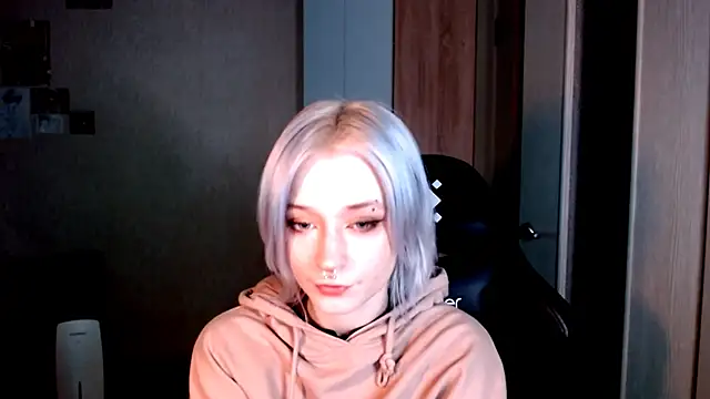 SophiaLur online show from November 2025 03:23:02 PM