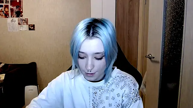 SophiaLur online show from November 2025 03:37:02 PM