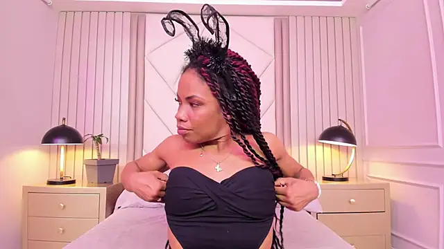 LailaDavidson online show from January 2026 12:20:01 PM