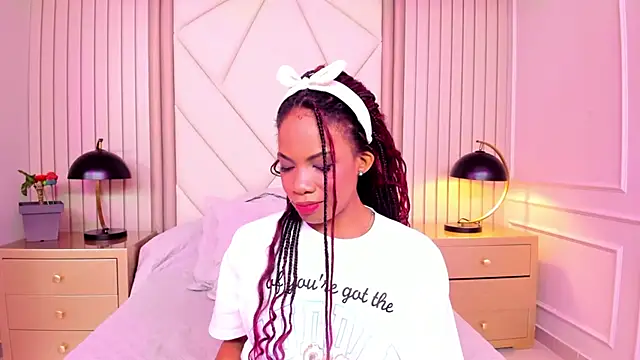 LailaDavidson online show from April 2026 12:41:02 PM