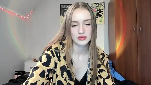 tinyglow online show from May 2026 08:11:02 PM