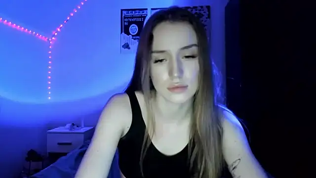 tinyglow online show from March 2026 10:21:01 PM