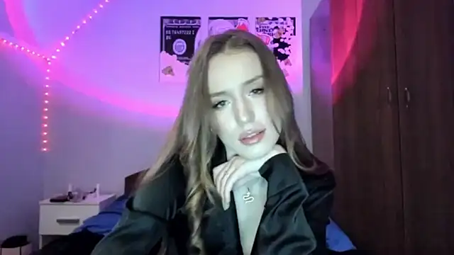 tinyglow online show from June 2026 10:59:01 PM