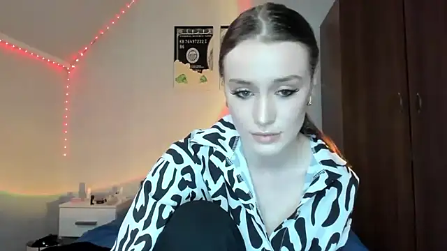 tinyglow online show from April 2026 09:54:01 PM