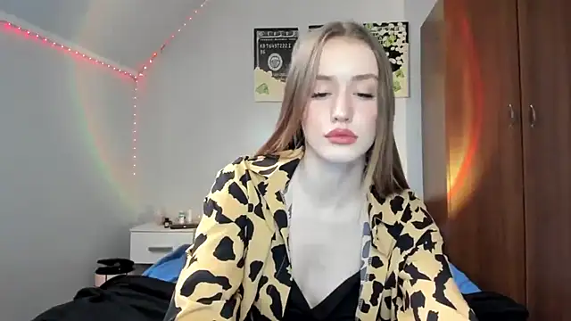 tinyglow online show from January 2026 07:50:01 PM