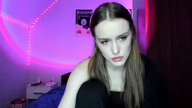 tinyglow online show from February 2026 09:59:02 PM