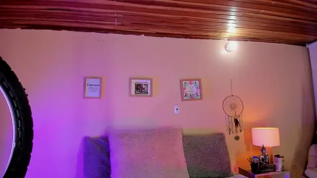 Snapshot of aghata_jackson_ chatting on November 2025 01:33:02 PM aghata jackson online show from November 2025 01:33:02 PM