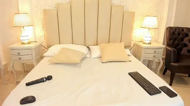 IvannaClaire online show from November 2025 12:05:01 PM