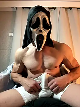 Snapshot of Luna_MaskedMan chatting on November 2025 04:02:01 AM Luna MaskedMan online show from November 2025 04:02:01 AM