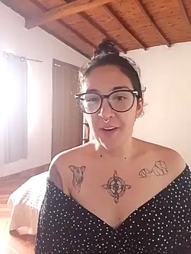 Snapshot of Melinerd chatting on November 2025 01:04:01 PM Melinerd online show from November 2025 01:04:01 PM