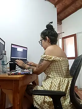 Snapshot of Melinerd chatting on November 2025 04:21:01 PM Melinerd online show from November 2025 04:21:01 PM