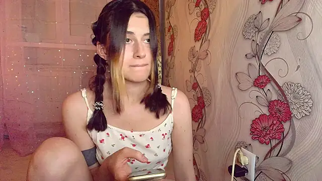 Snapshot of KristinaScott chatting on December 2025 06:42:02 PM KristinaScott online show from December 2025 06:42:02 PM