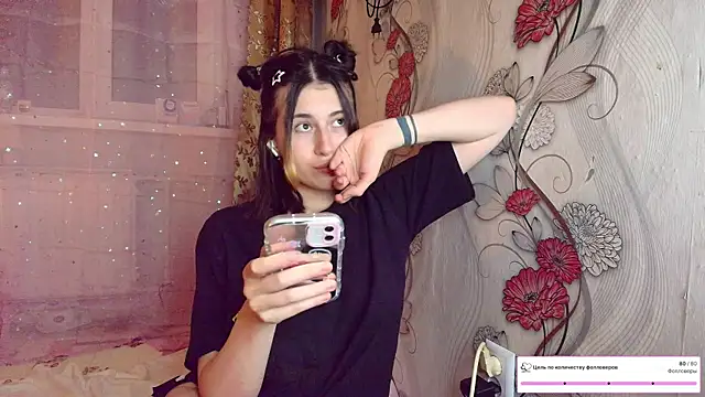 Snapshot of KristinaScott chatting on December 2025 03:43:01 PM KristinaScott online show from December 2025 03:43:01 PM