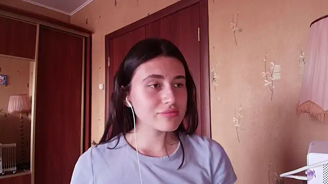 KristinaScott online show from April 2026 04:19:01 PM