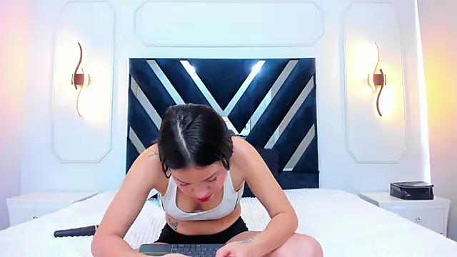 Emily Frostt online show from November 2025 07:57:01 PM