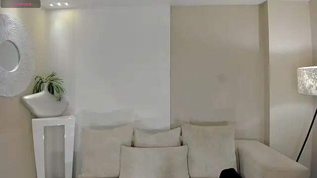 Snapshot of HaileyRoss_ chatting on July 2026 06:49:01 PM HaileyRoss online show from July 2026 06:49:01 PM