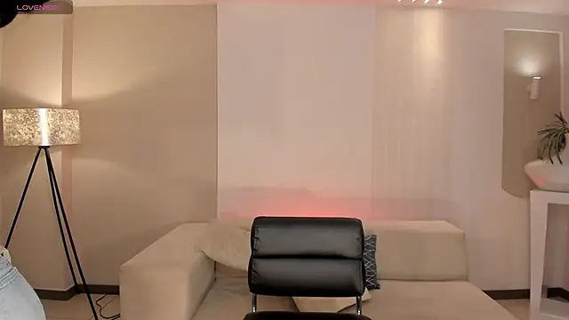 HaileyRoss  online show from March 2026 12:11:02 PM