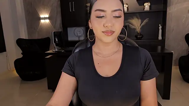 SophieLanne online show from July 2026 02:00:01 AM