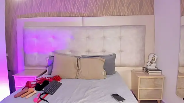 NalaRoux online show from January 2026 03:55:01 AM