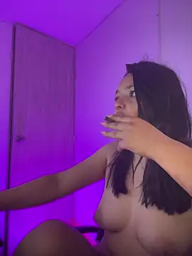 Snapshot of LaraDanverss chatting on December 2025 07:14:02 AM LaraDanverss online show from December 2025 07:14:02 AM