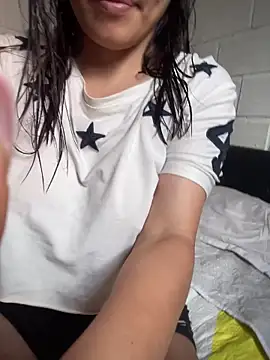 Snapshot of LaraDanverss chatting on November 2025 06:52:01 PM LaraDanverss online show from November 2025 06:52:01 PM