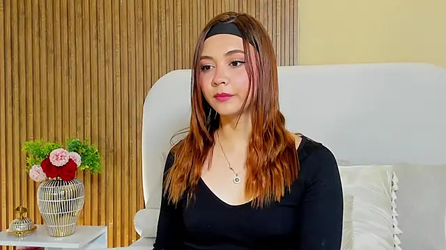 Snapshot of LondraBlush chatting on April 2026 01:34:02 PM LondraBlush online show from April 2026 01:34:02 PM