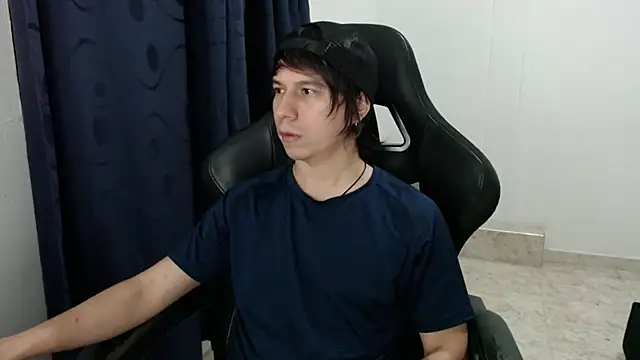 Daniell Young online show from November 2025 07:33:02 AM