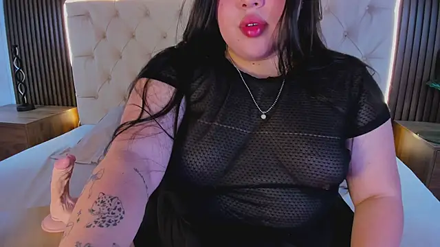 Snapshot of Martina_croww chatting on November 2025 03:43:02 AM Martina croww online show from November 2025 03:43:02 AM