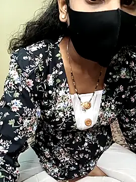 Desi Hot Queen online show from November 2025 04:35:02 AM