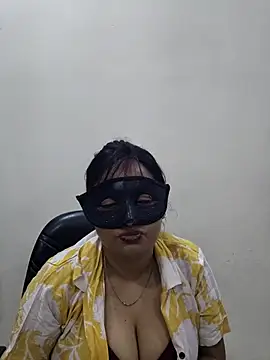 Cute-richa1 online show from February 2026 05:32:01 PM