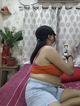 Cute-richa1 online show from May 2026 05:00:02 PM