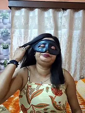 Cute-richa1 online show from May 2026 07:39:02 PM