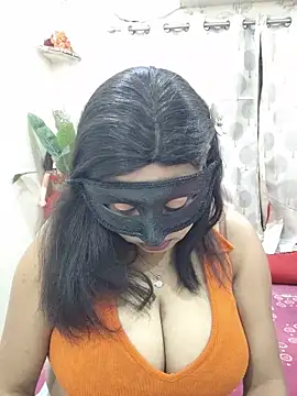 Cute-richa1 online show from May 2026 03:12:01 PM