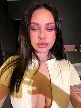 Lolla dolly online show from November 2025 09:26:02 PM