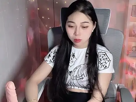 Snapshot of Lousii chatting on November 2025 05:39:02 PM Lousii online show from November 2025 05:39:02 PM