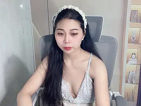 Lousii online show from December 2025 12:26:01 PM