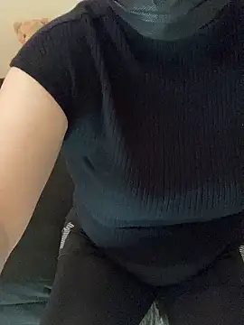 Snapshot of -Kotone- chatting on November 2025 03:32:01 AM -Kotone- online show from November 2025 03:32:01 AM